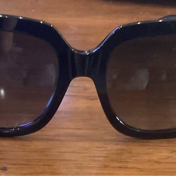 Gucci Sunglasses Black
GG0036SN - Picture 7 of 10